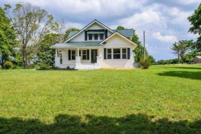 Beautiful And Spacious Fully Renovated Farmhouse